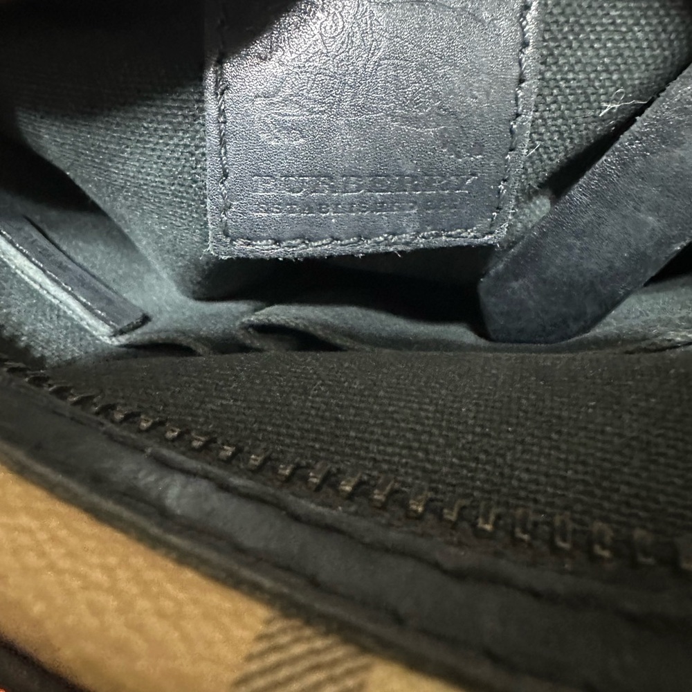 BURBERRY ❤️🌟CHECK PATTERN MESSENGER BAG ⭐️ - Picture 10 of 10